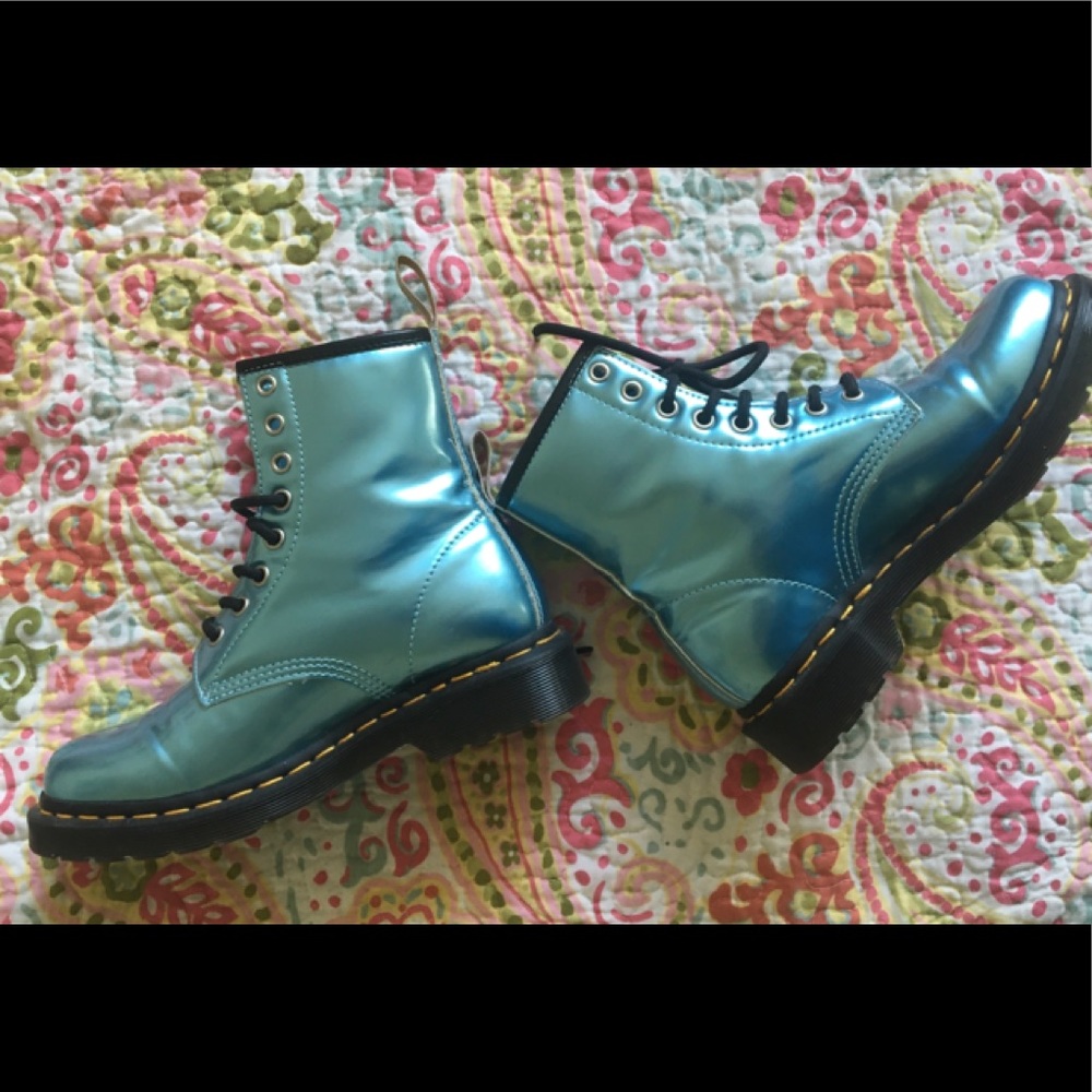 🧜‍♀️🌱Shiny Mermaid Blue Vegan Dr. Martens!